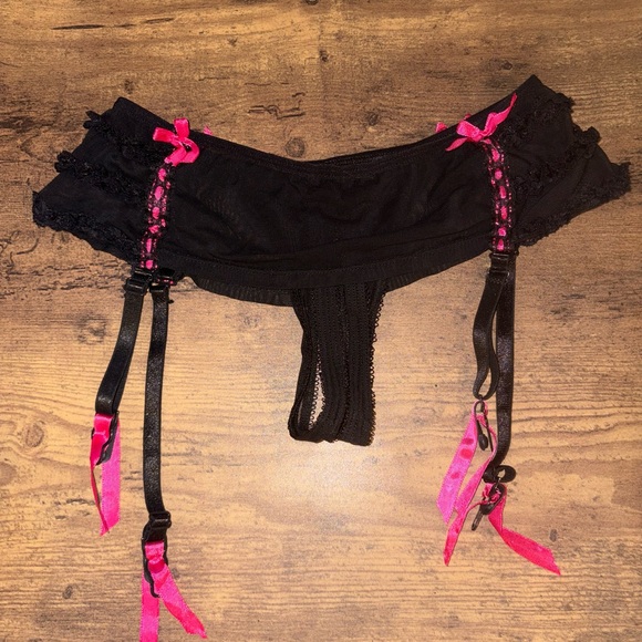 NWOT Rene Rofe Black and Pink Lace Garter with Crotchless Panties - Picture 3 of 5